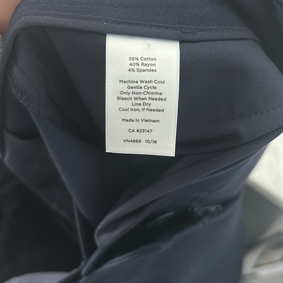 Like new!! Talbots Navy Blue Ankle Cropped Pants Sleek Tailored Design - Picture 5 of 5